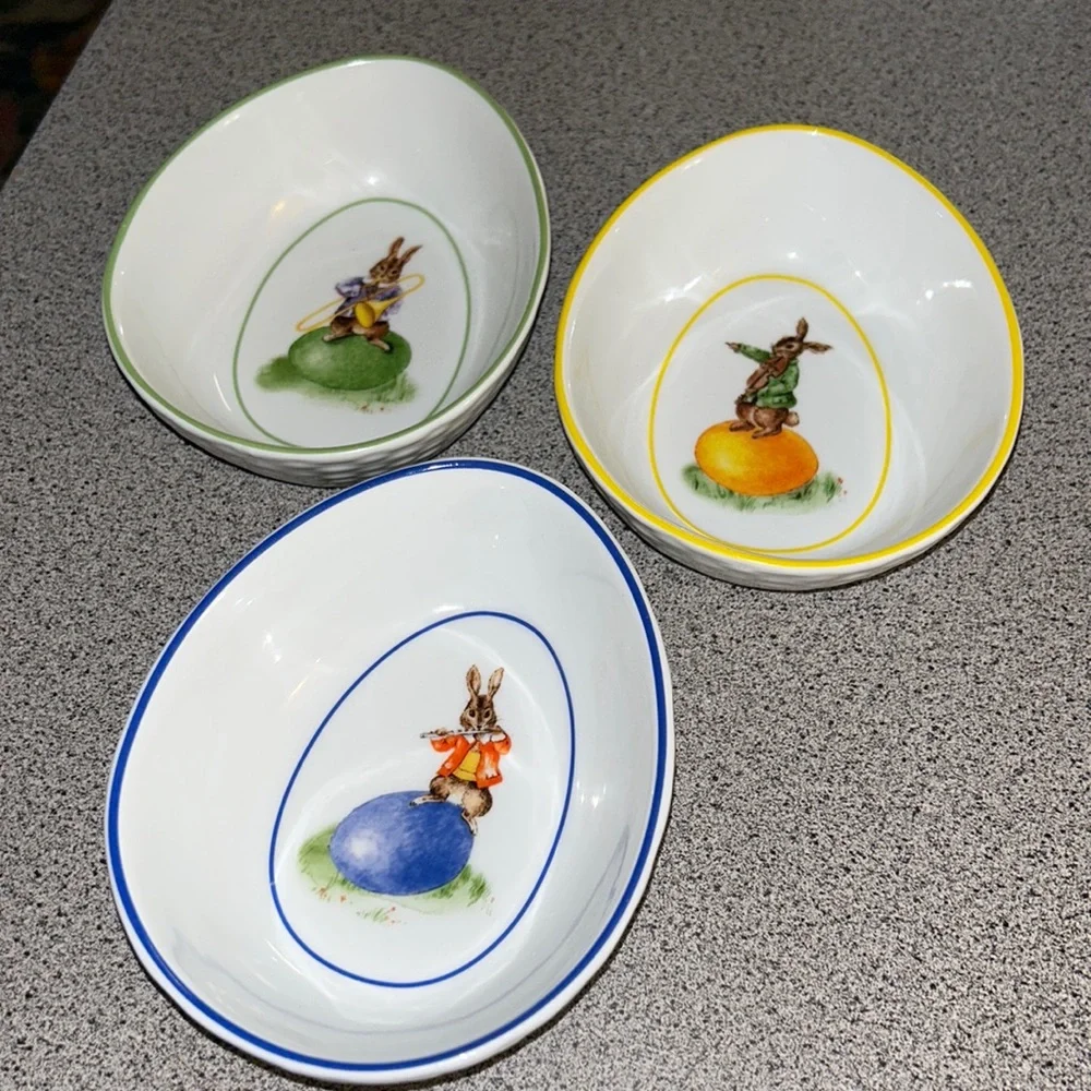 Williams Sonoma Oval shaped Ceramic Bowls with bunny and eggs design-vintage